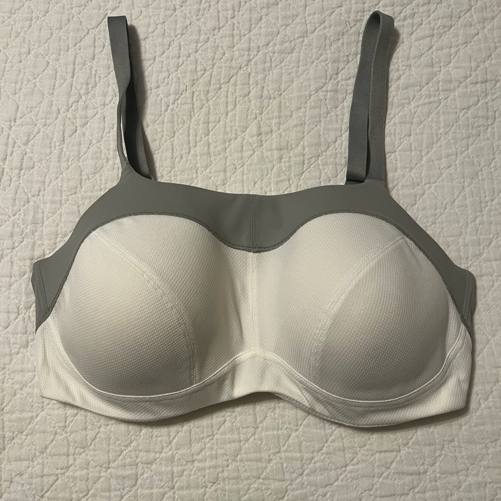 NWOT HALF MOON ACTIVE sports bra 34D